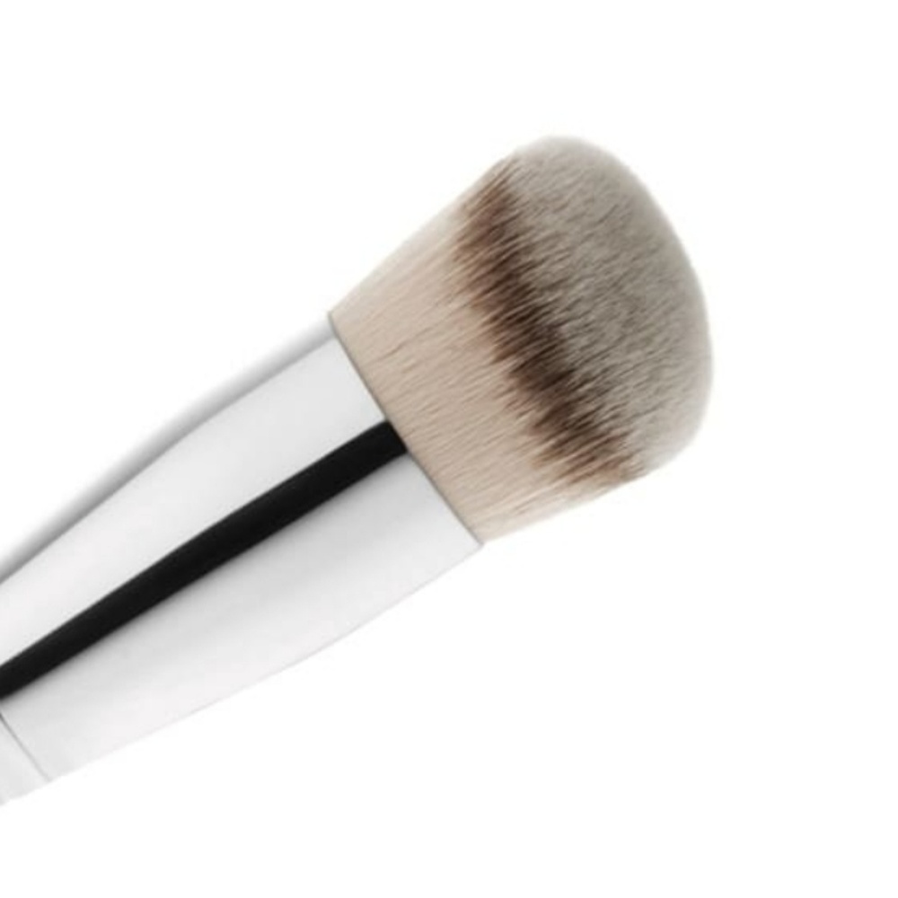 MAC Synthetic Slant Brush ⬇️$45 - Picture 2 of 4